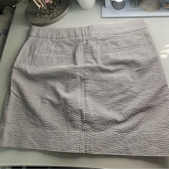 Cute, beachy skirt with gold, waist accentuating, buttons | size 4 - Picture 2 of 3